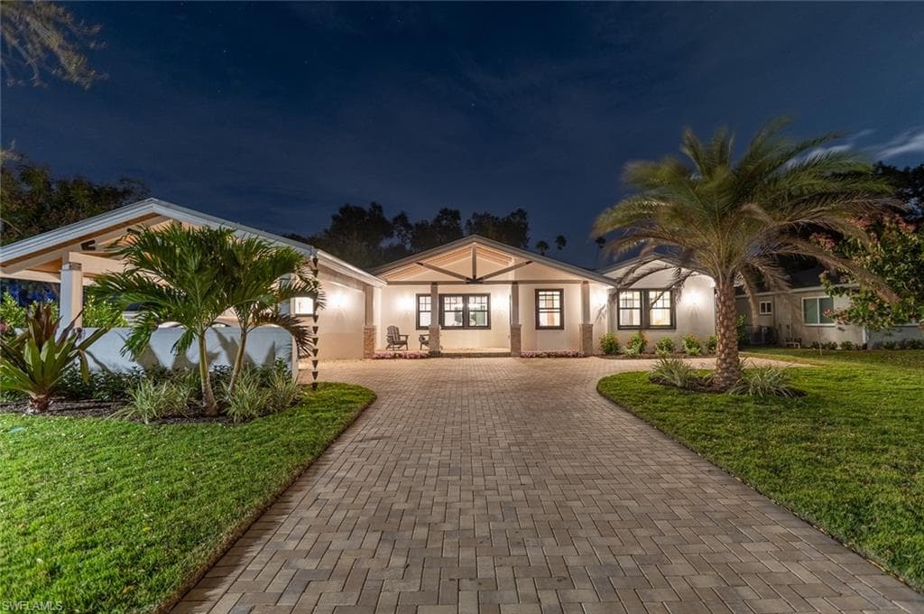 1325 Canterbury DR FORT MYERS, FL 33901