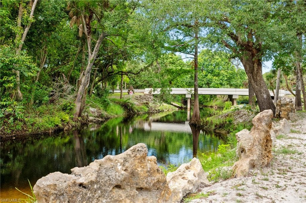27601 Hale DR BONITA SPRINGS, FL 34135