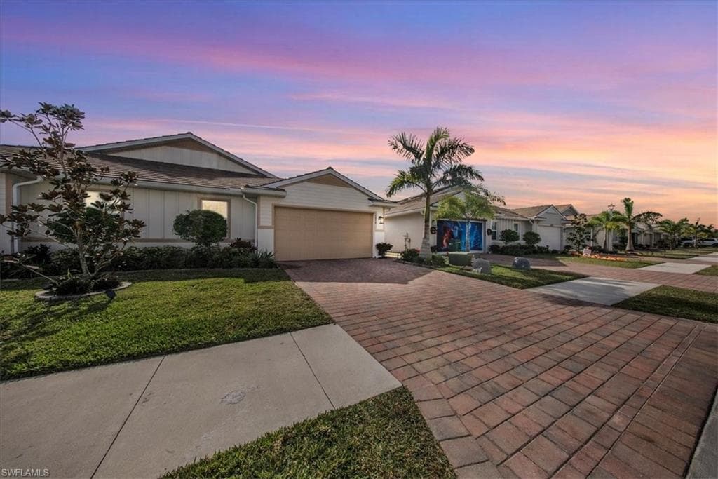 1074 Enbrook LOOP NAPLES, FL 34114