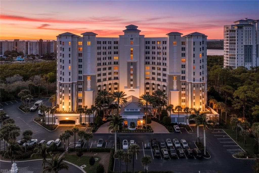 325 Dunes BLVD 604 NAPLES, FL 34110