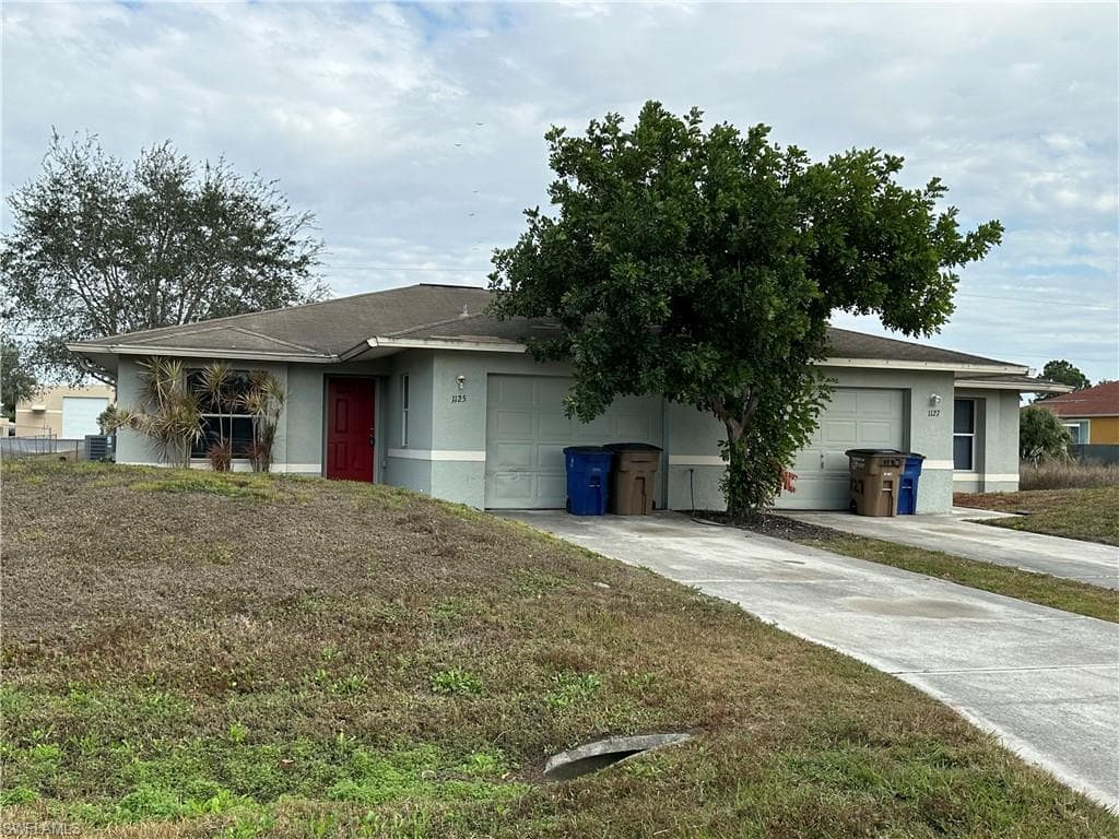1125 Gilbert AVE S 1125 LEHIGH ACRES, FL 33973