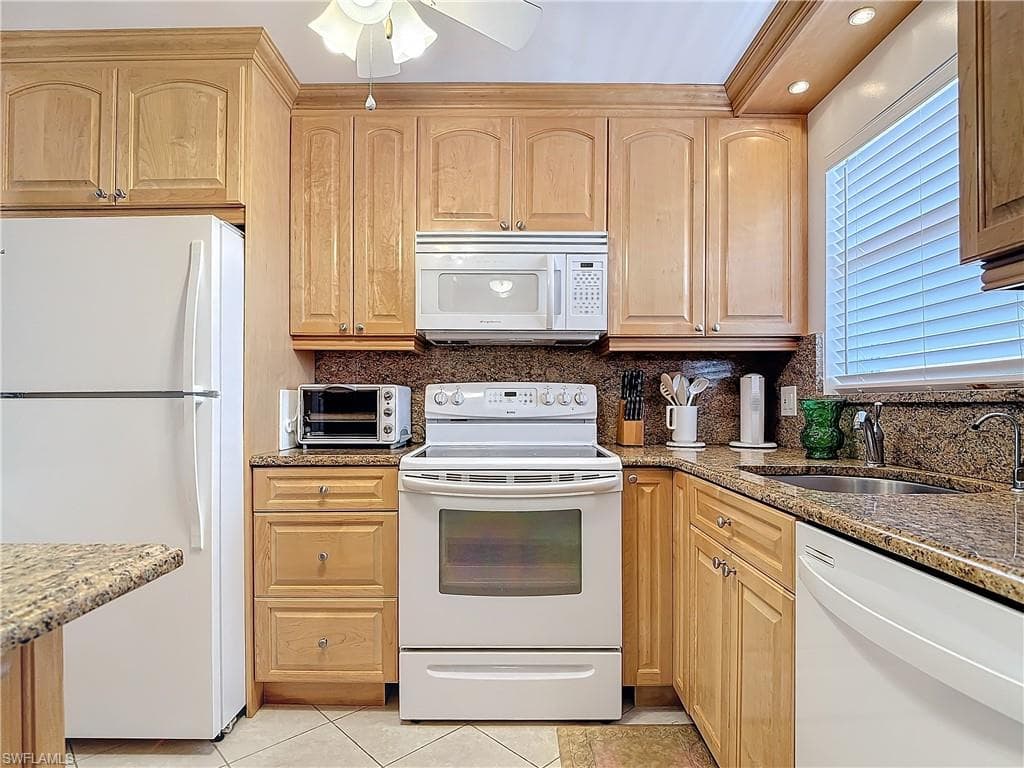 170 Turtle Lake CT 211 NAPLES, FL 34105