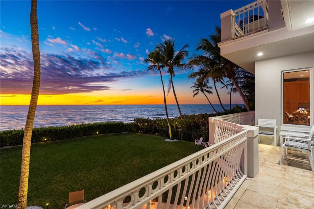 25 2nd AVE S NAPLES, FL 34102