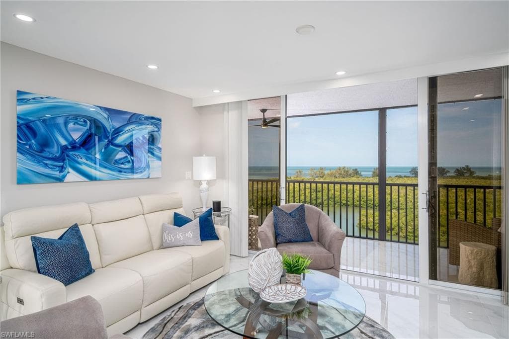 17 Bluebill AVE 903 NAPLES, FL 34108