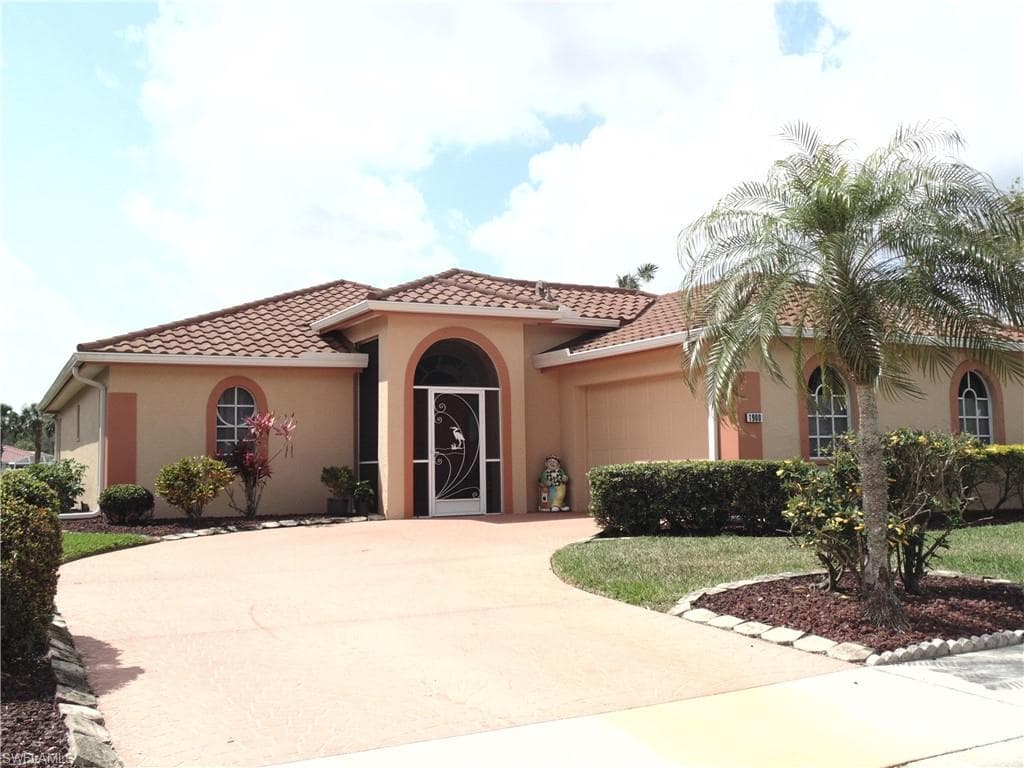 1900 Corona Del Sire DR NORTH FORT MYERS, FL 33917