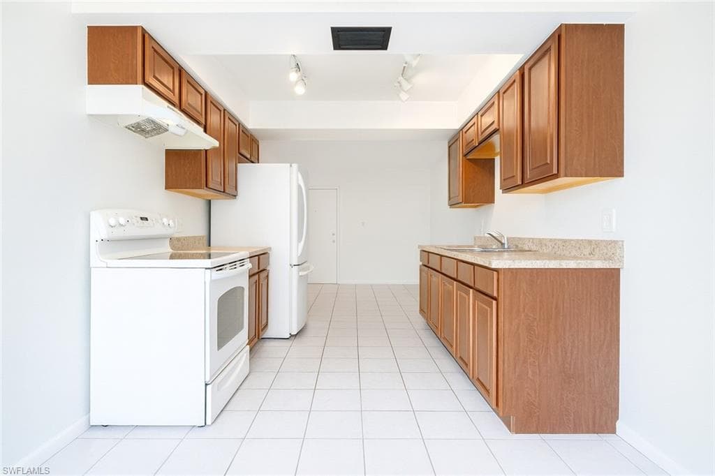 2105 Canal ST 6 FORT MYERS, FL 33901