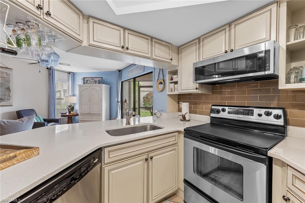 9623 Eaton Gardens LN 105 FORT MYERS, FL 33919