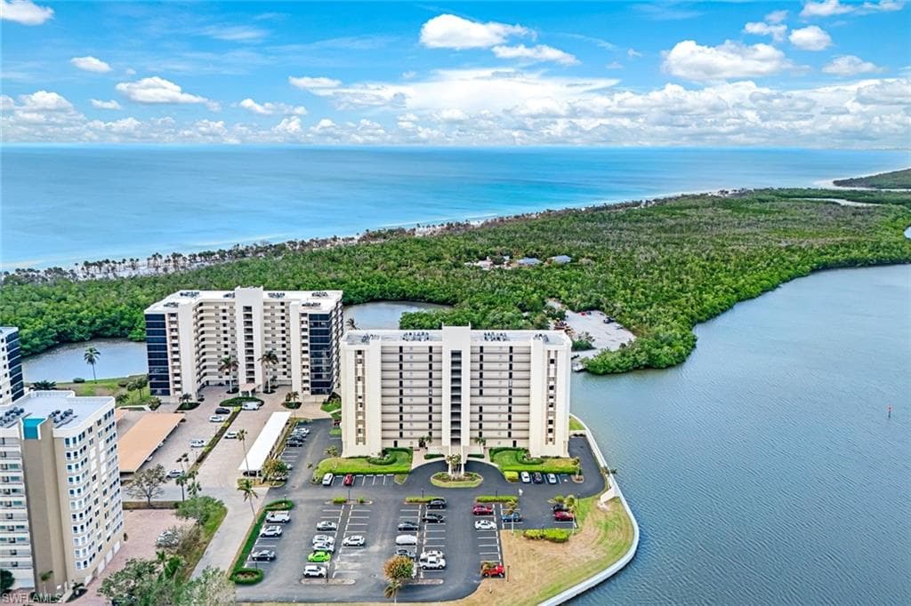 17 Bluebill AVE 206 NAPLES, FL 34108