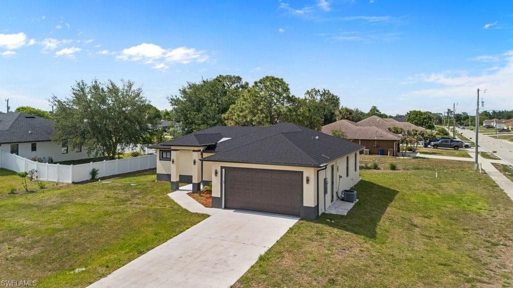 901 Sara AVE N LEHIGH ACRES, FL 33971