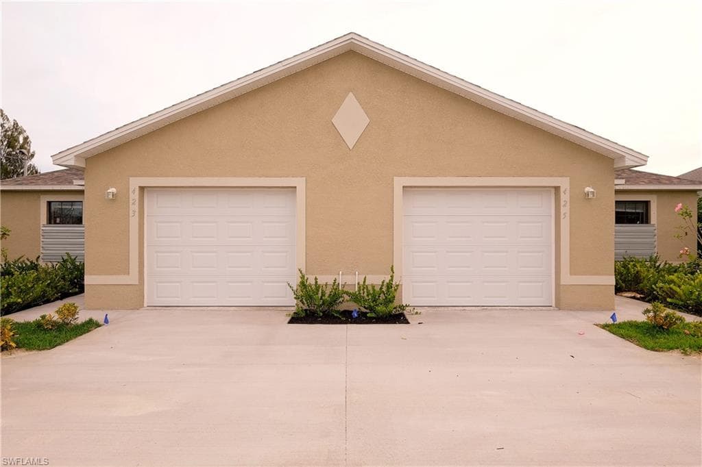 613 SE 6th TER CAPE CORAL, FL 33990