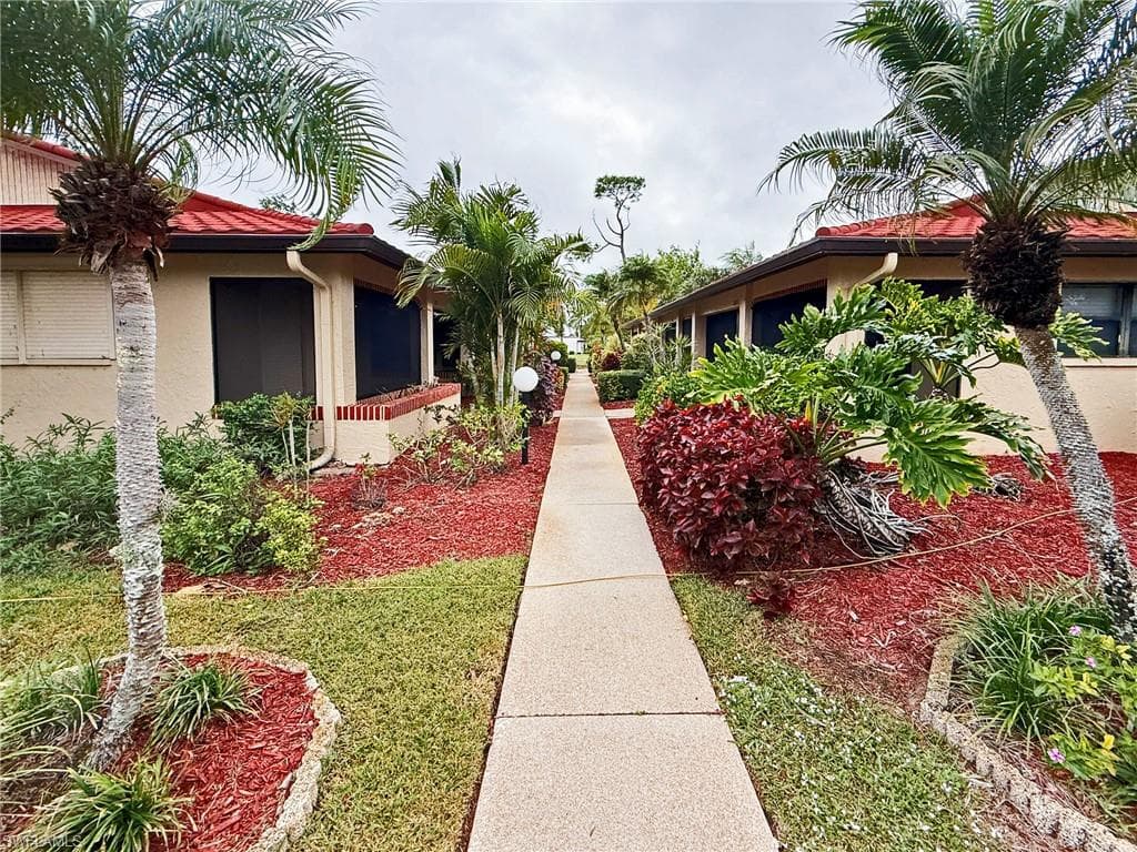 2005 PINE ISLE LN 2005 NAPLES, FL 34112