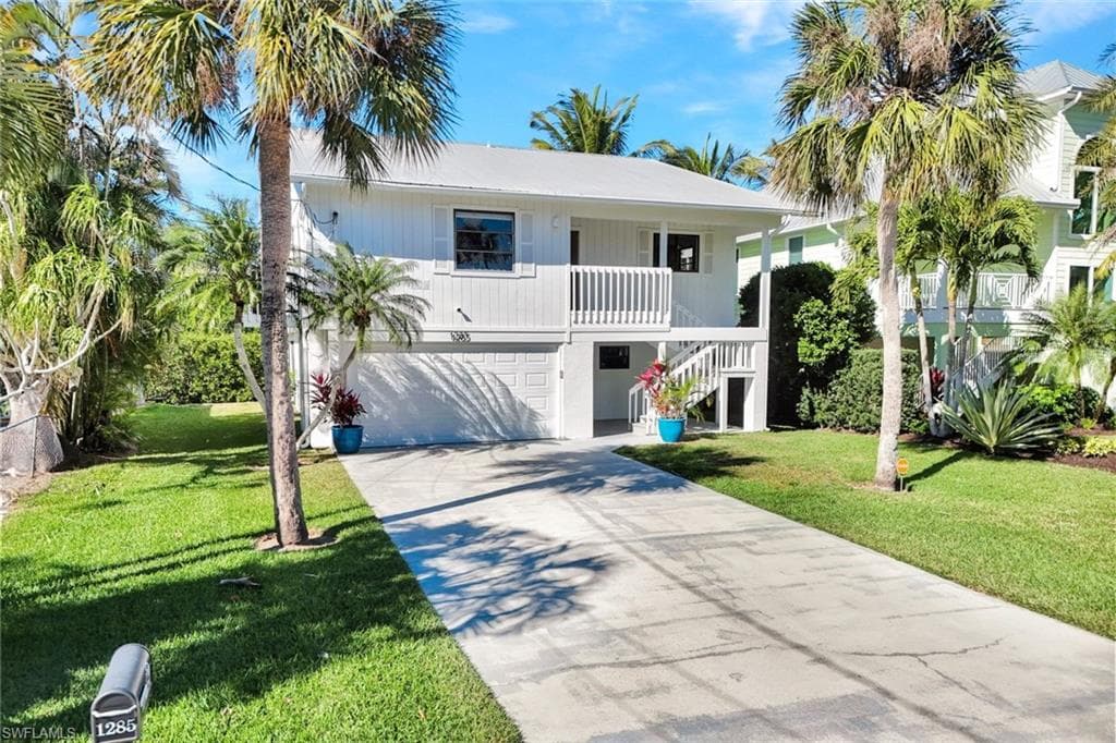 1285 Grand Canal DR NAPLES, FL 34110