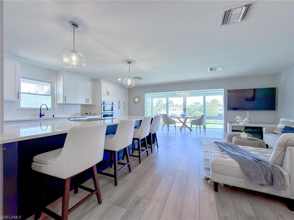 1910 Gulf Shore BLVD N 312 NAPLES, FL 34102