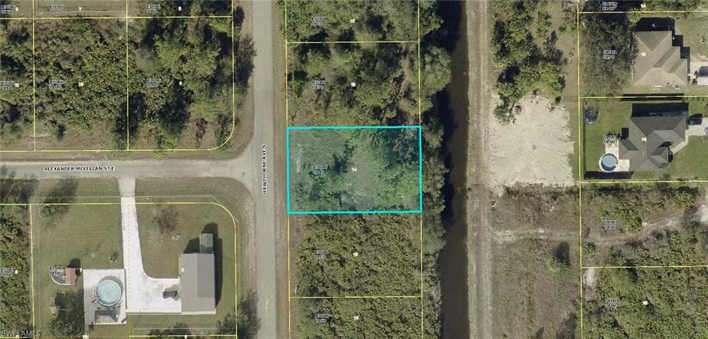 527 Hawthorne AVE S LEHIGH ACRES, FL 33974