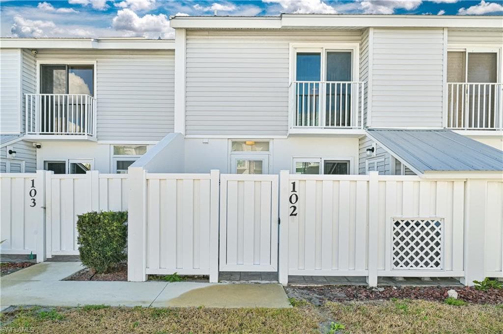 18034 San Carlos BLVD 102 FORT MYERS BEACH, FL 33931