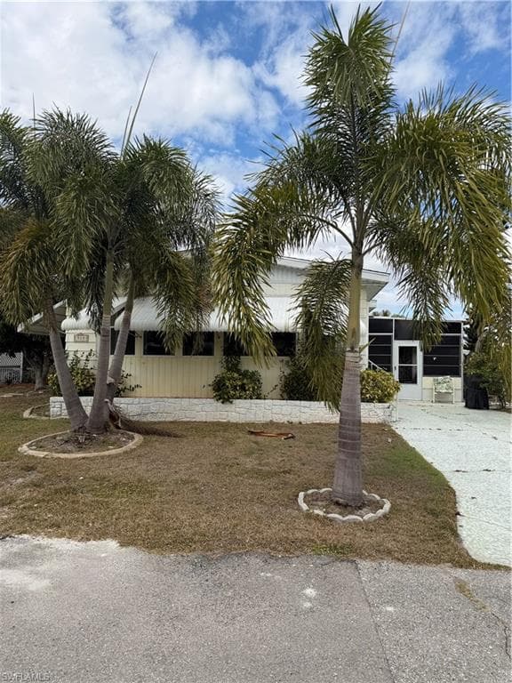 513 Timber LN S NORTH FORT MYERS, FL 33917