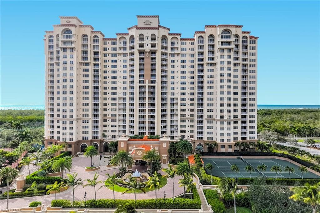 6597 Nicholas BLVD E 405 NAPLES, FL 34108