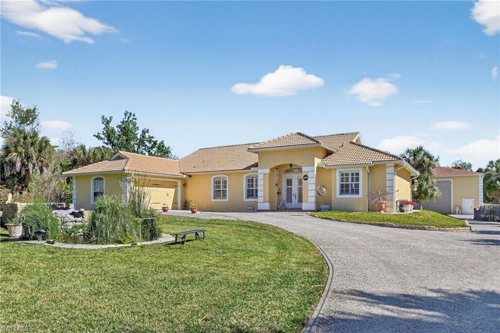 2630 8th ST NW NAPLES, FL 34120