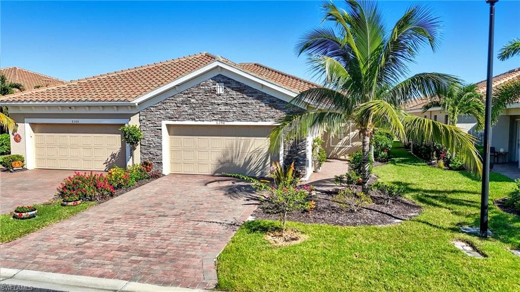 8290 Venetian Pointe DR FORT MYERS, FL 33908