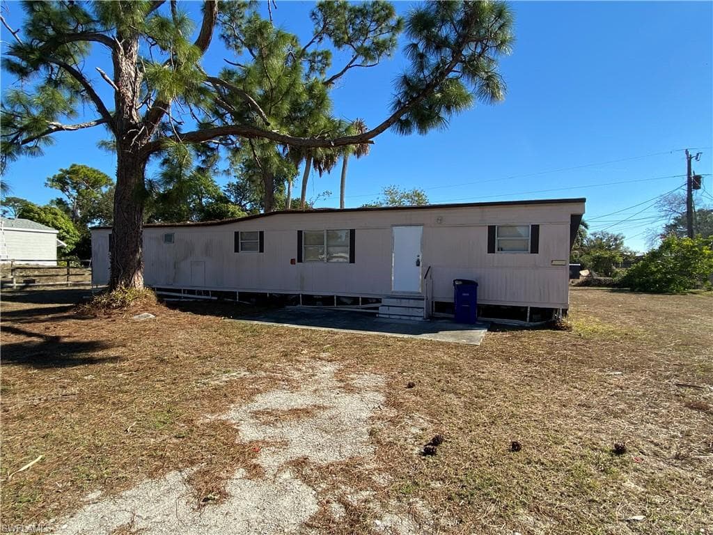 8335 Wooley DR NORTH FORT MYERS, FL 33917