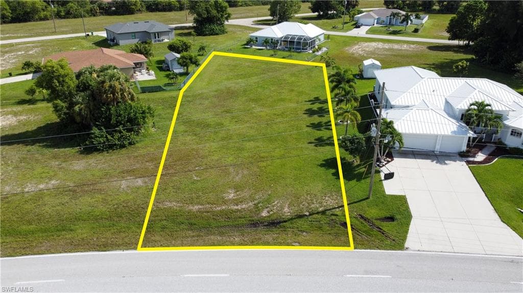 4239 E Gator CIR CAPE CORAL, FL 33909