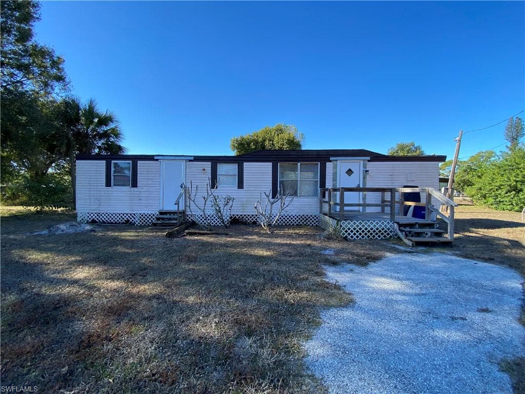 8043 McDaniel DR NORTH FORT MYERS, FL 33917