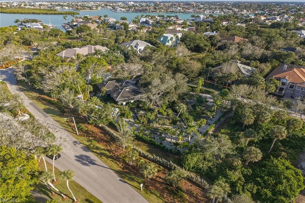 386 Live Oak LN MARCO ISLAND, FL 34145