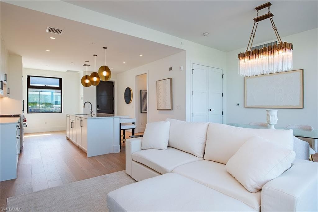850 Central AVE 304 NAPLES, FL 34102
