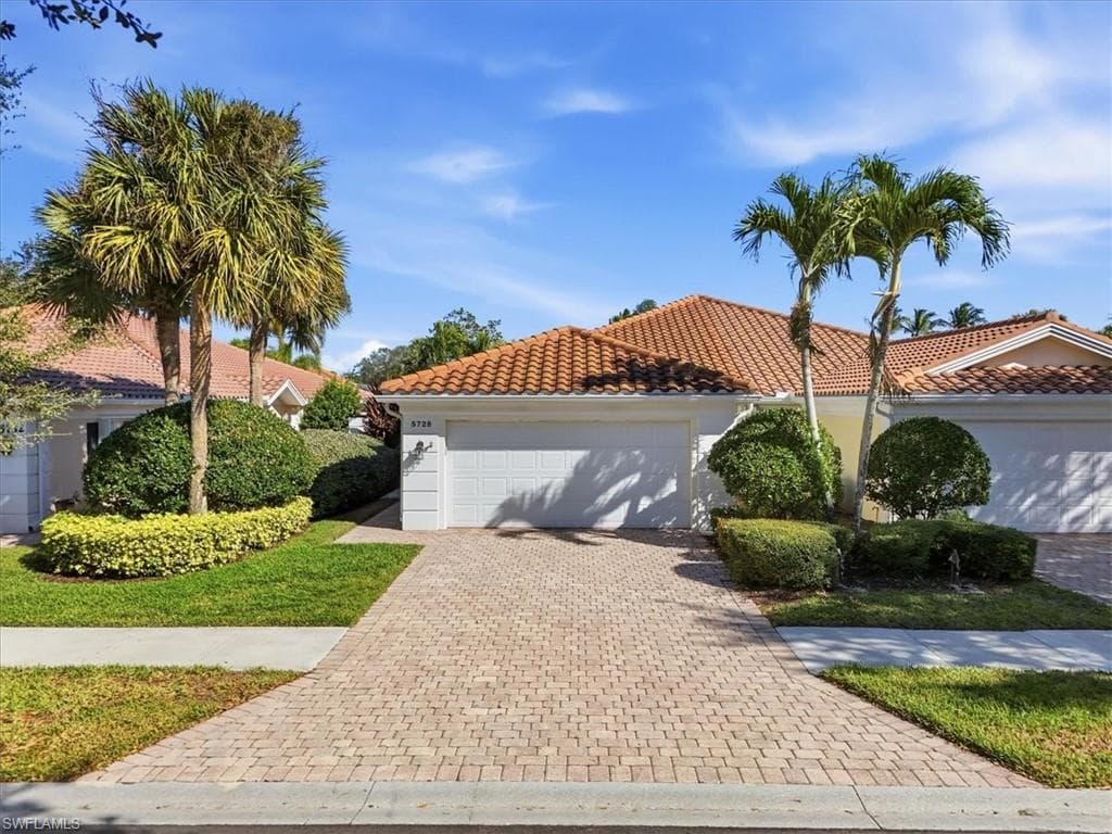 5728 Drummond WAY NAPLES, FL 34119