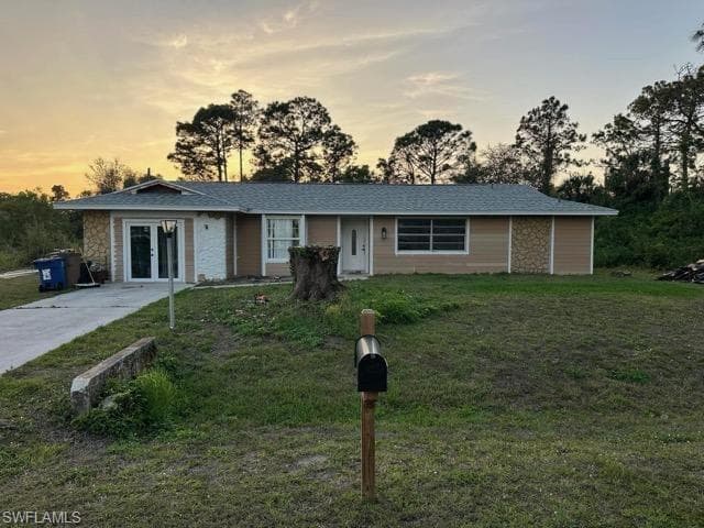 405 Calvin AVE LEHIGH ACRES, FL 33972