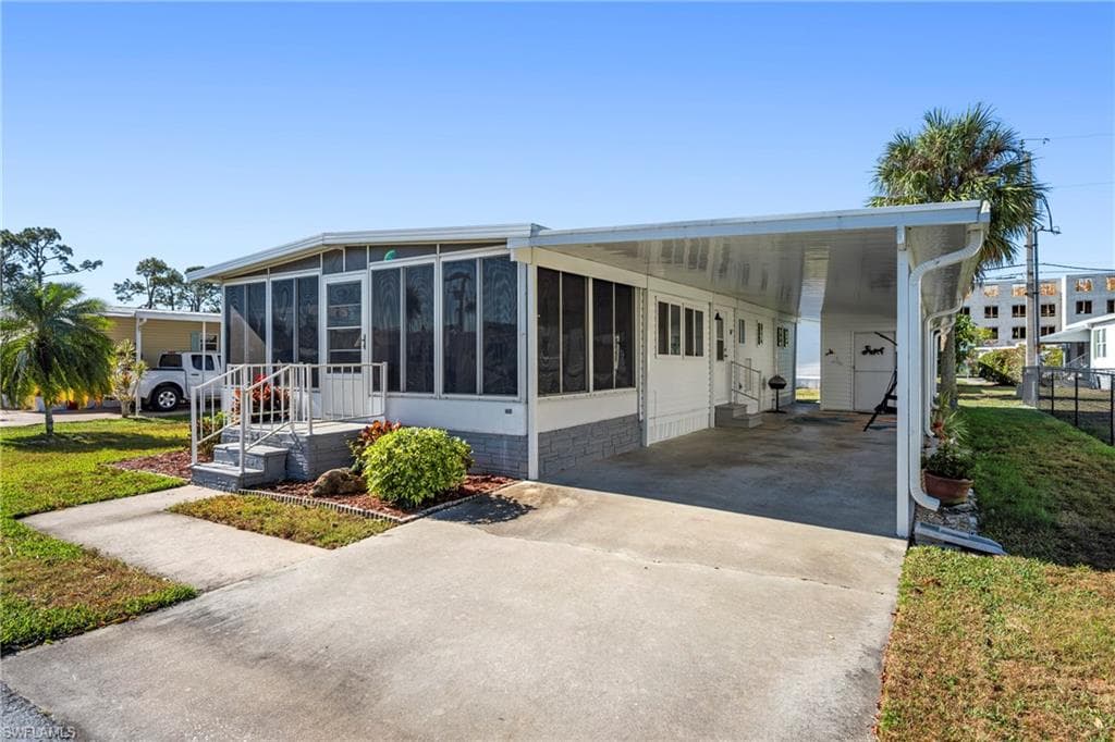 204 Harvest LN NORTH FORT MYERS, FL 33917