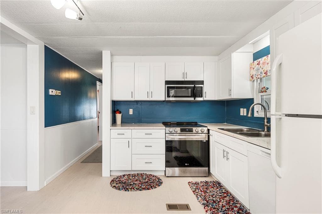 5513 Salem LN NORTH FORT MYERS, FL 33917