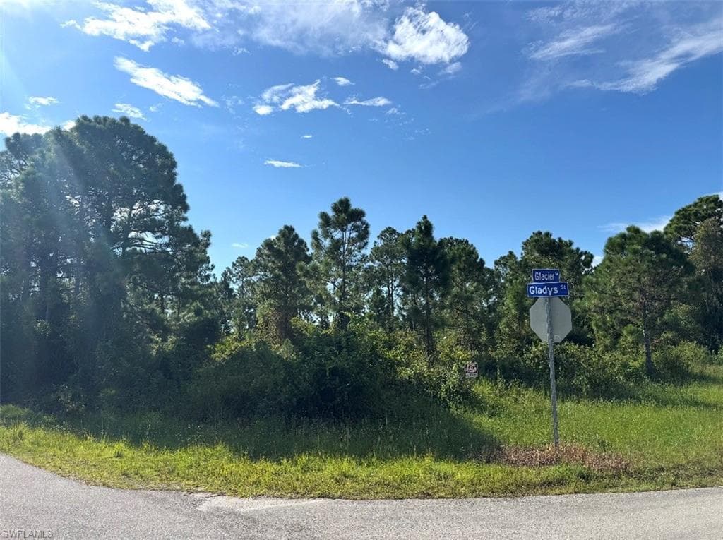 705 Glacier AVE LEHIGH ACRES, FL 33974