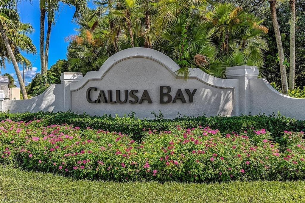 6812 Satinleaf RD S 202 NAPLES, FL 34109