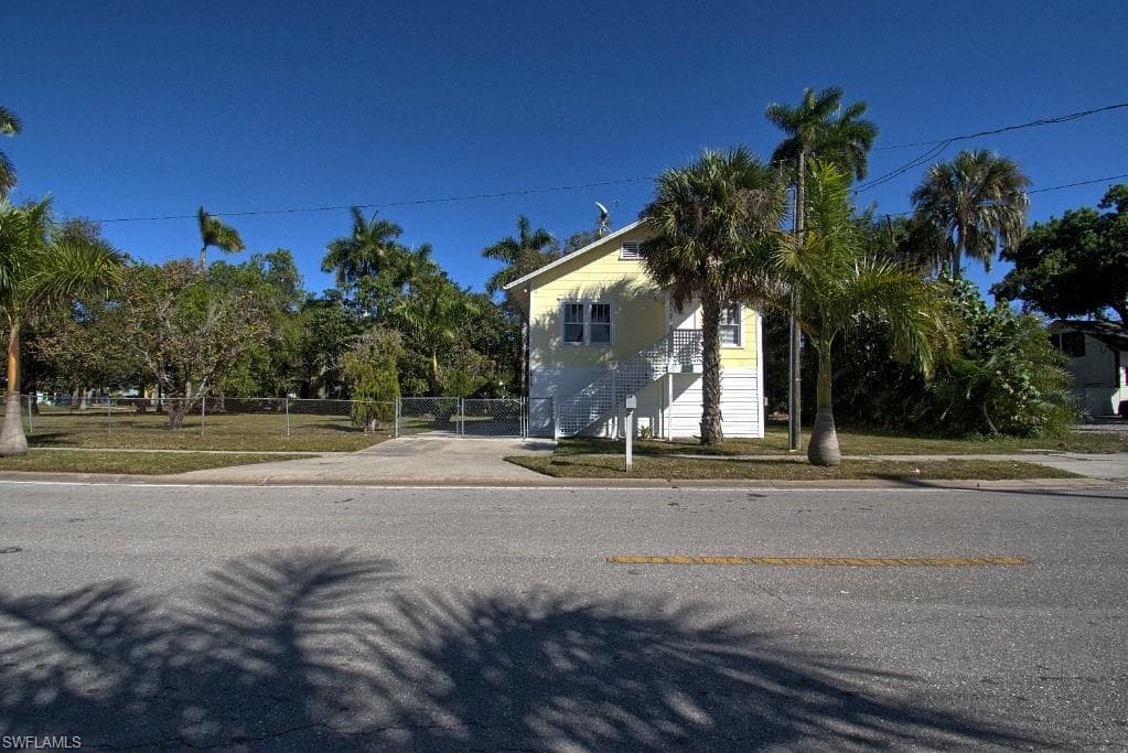 1615 Cranford AVE FORT MYERS, FL 33916