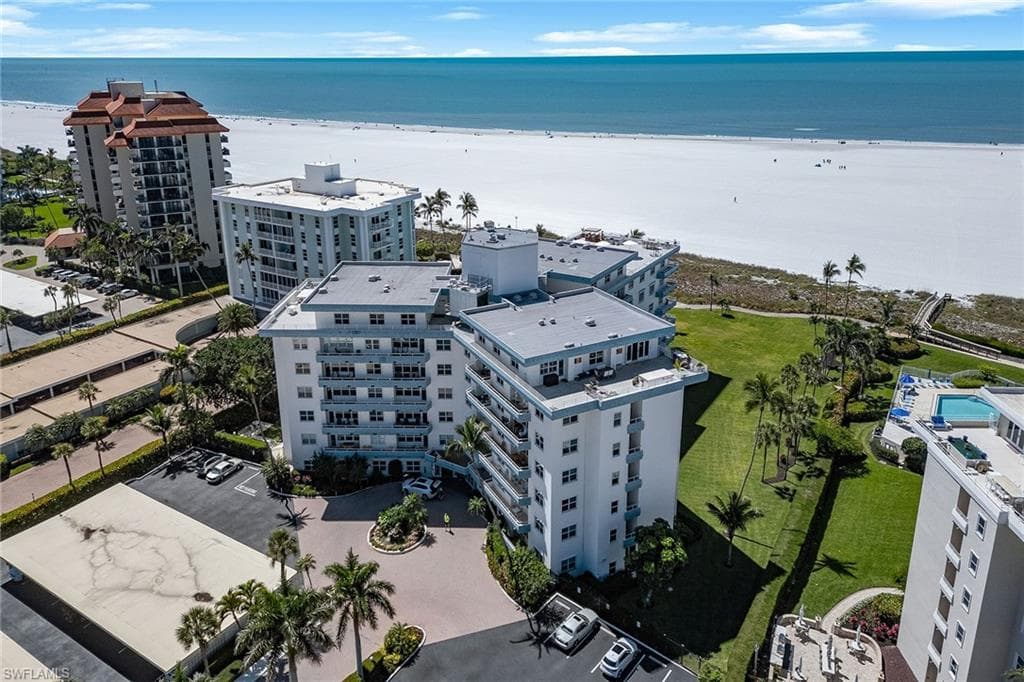 220 Seaview CT 305 MARCO ISLAND, FL 34145