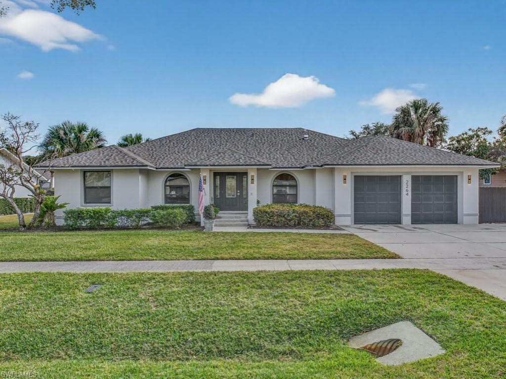 2264 Outrigger LN NAPLES, FL 34104