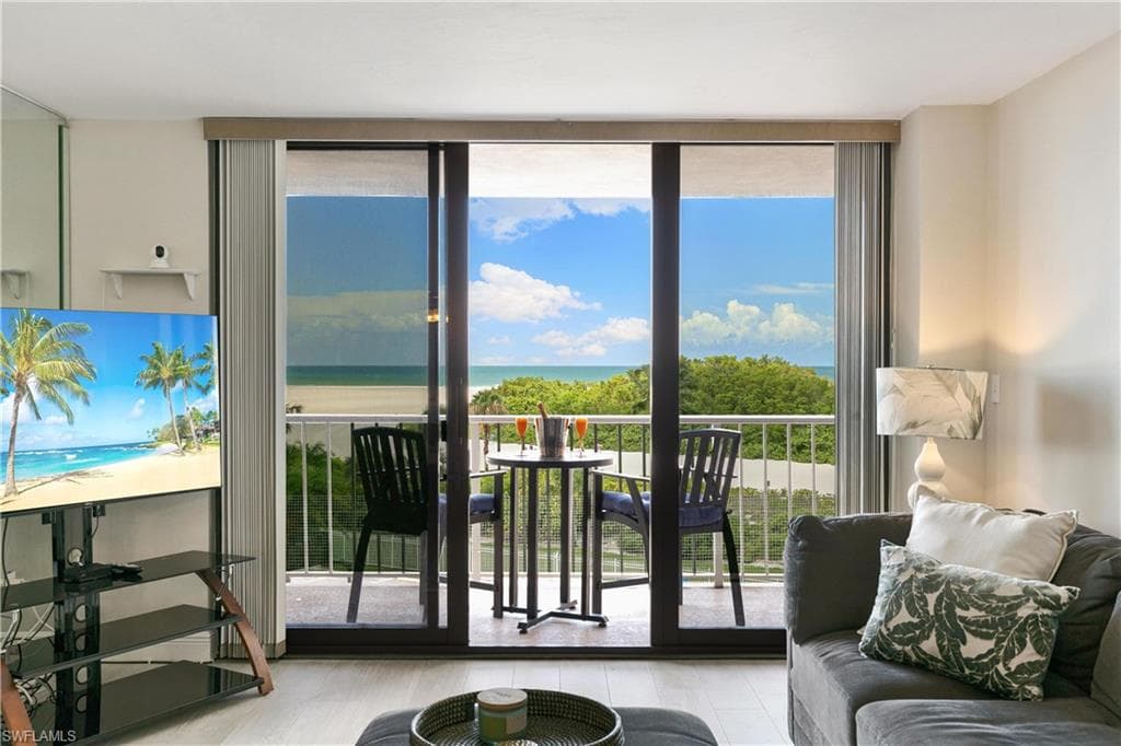 380 Seaview CT 405 MARCO ISLAND, FL 34145