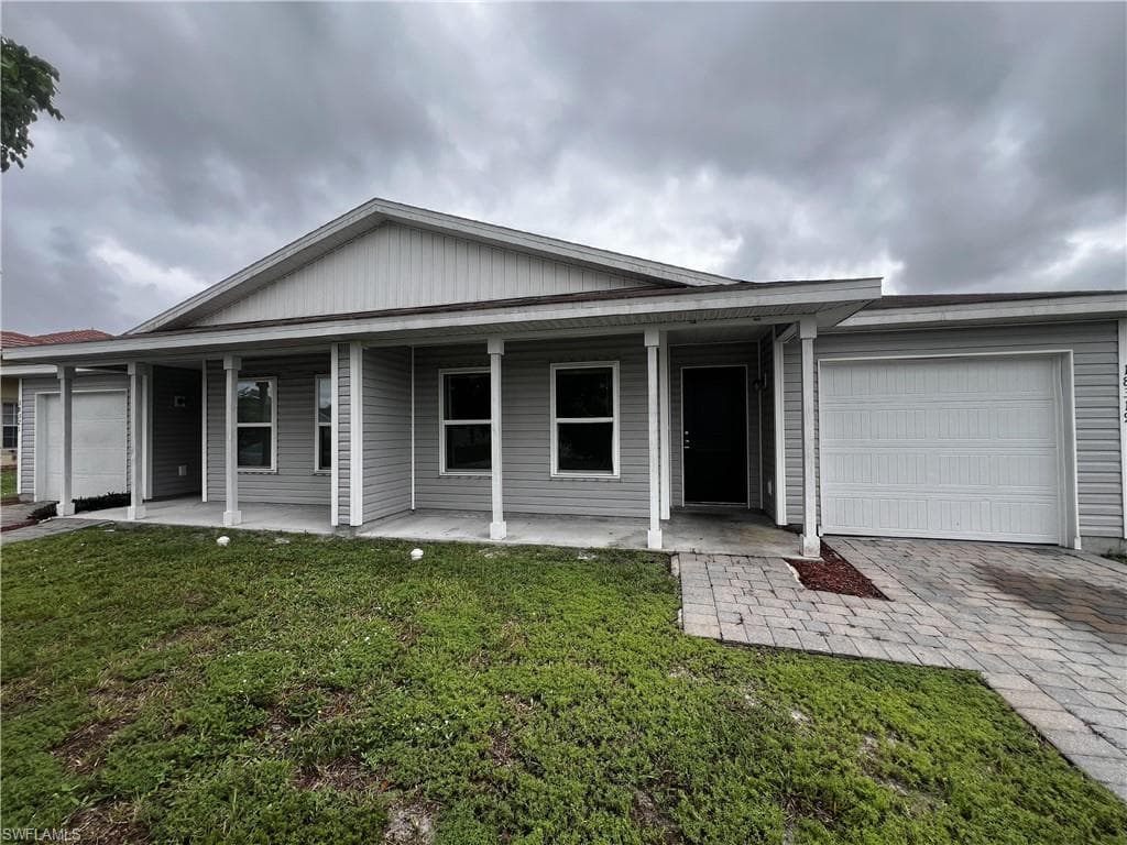 18319 Gibraltar LN LEHIGH ACRES, FL 33936