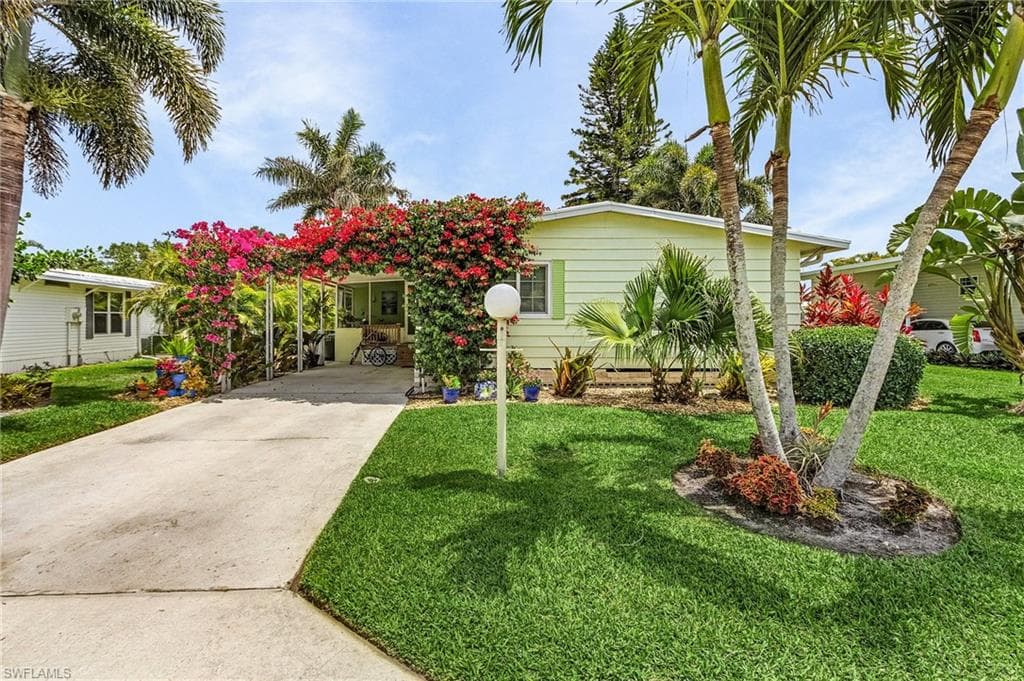 604 Charlemagne BLVD NAPLES, FL 34112