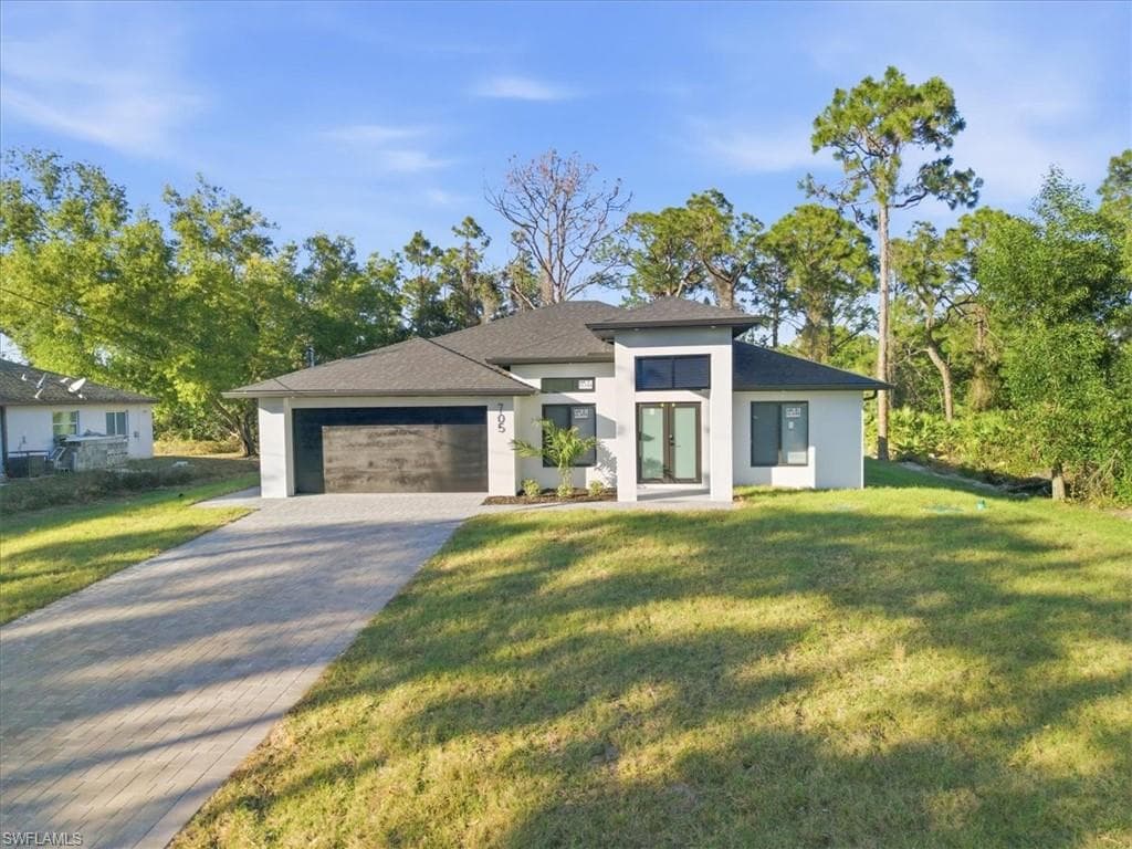 913 Cleveland AVE LEHIGH ACRES, FL 33972