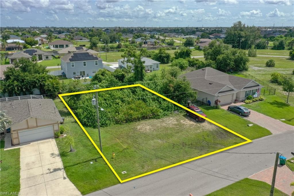 2707 SW 2nd LN CAPE CORAL, FL 33991