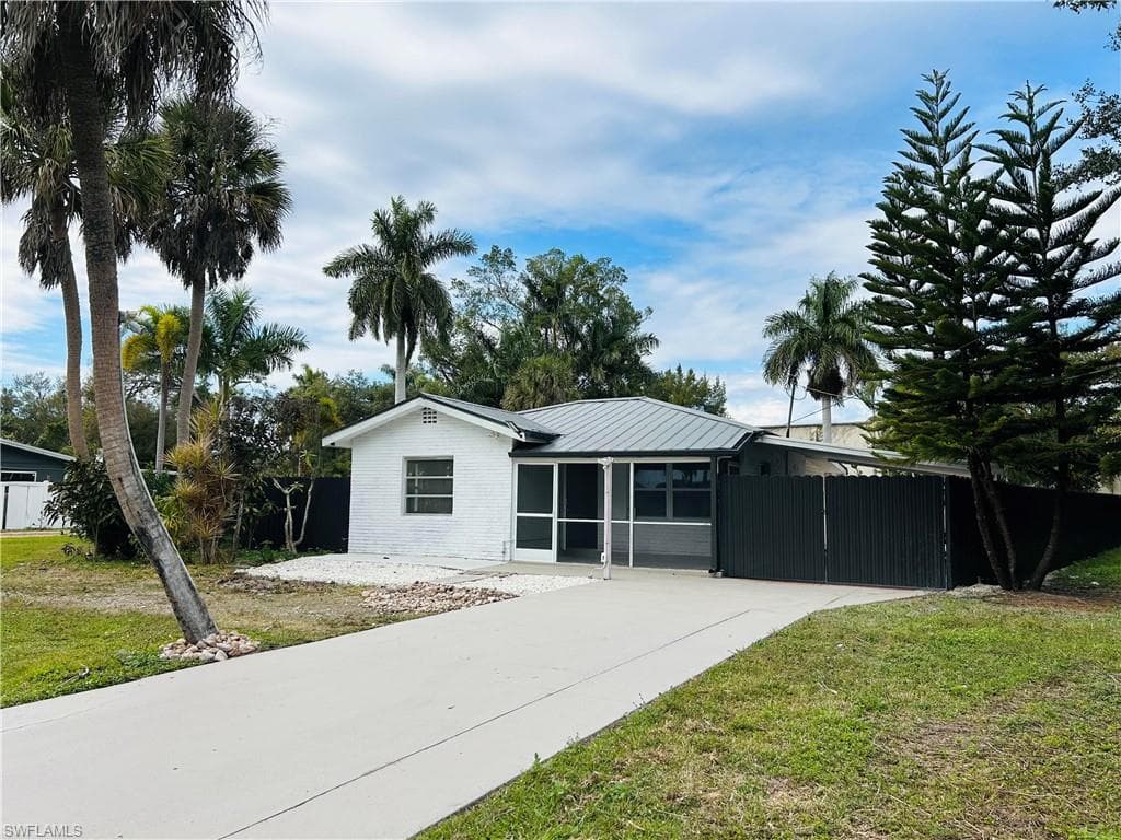 48 W North Shore AVE NORTH FORT MYERS, FL 33903