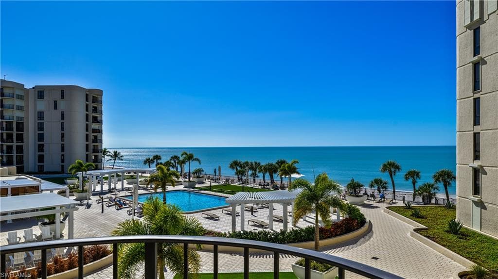 3215 Gulf Shore BLVD N 303N NAPLES, FL 34103