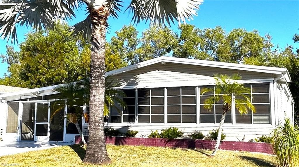 281 Ocean Reef LN NAPLES, FL 34114