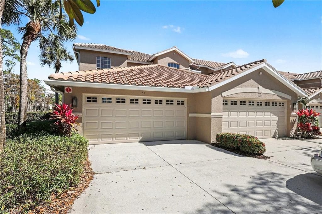 8450 Danbury BLVD 101 NAPLES, FL 34120