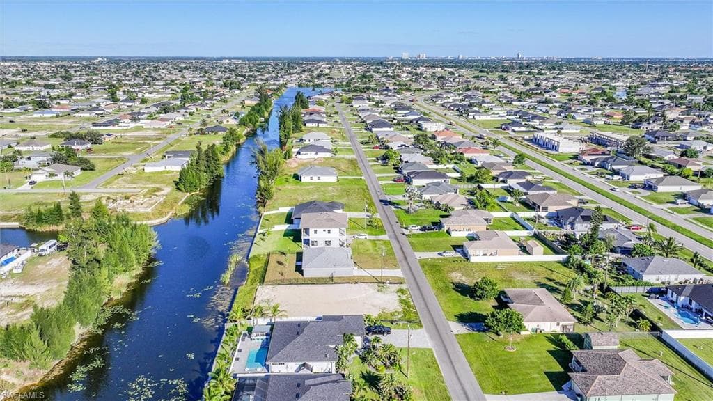 31 NE 8th TER CAPE CORAL, FL 33909