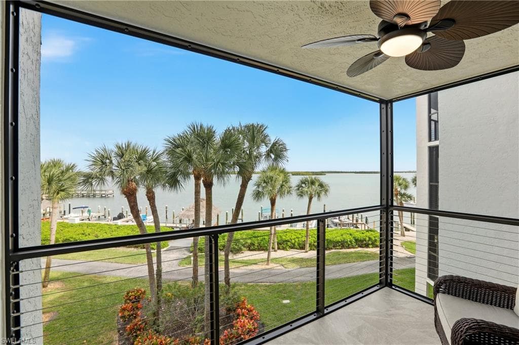1085 Bald Eagle DR E304 MARCO ISLAND, FL 34145