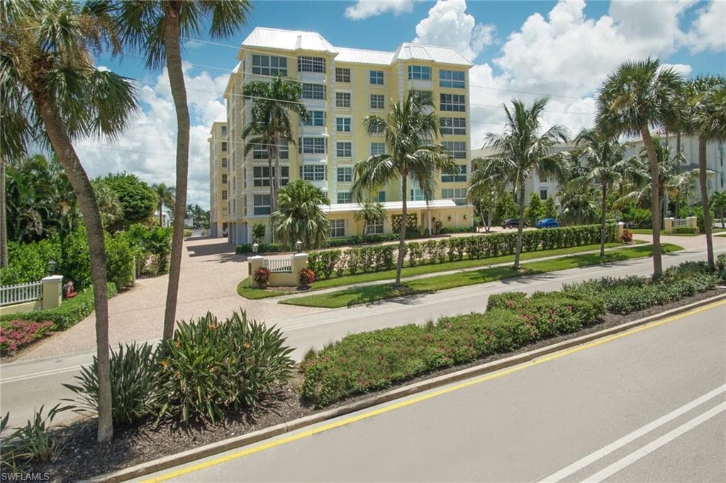1900 Gulf Shore BLVD N 303 NAPLES, FL 34102