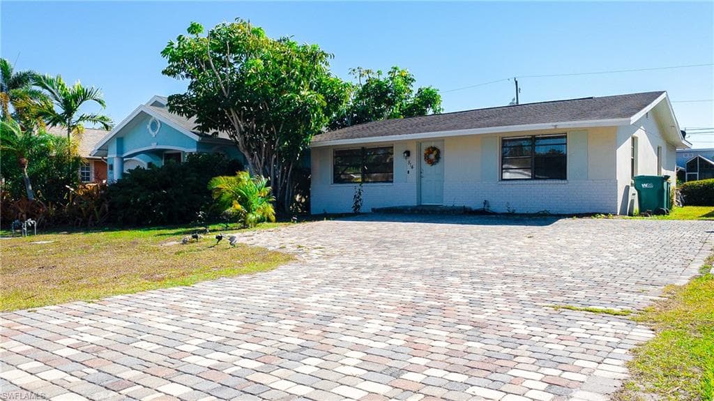 814 109th AVE N NAPLES, FL 34108